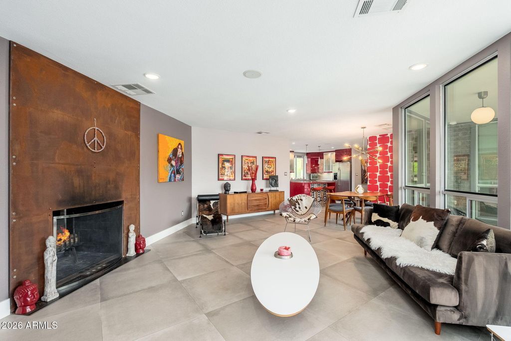 Image 9 of property listing at 13208 N Hayden Road, Scottsdale, AZ 85260