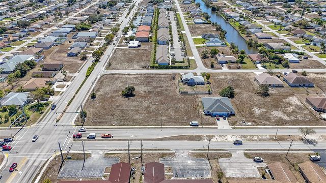 804 GLEASON PARKWAY, Cape Coral, FL 33914