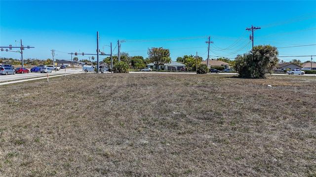 804 GLEASON PARKWAY, Cape Coral, FL 33914