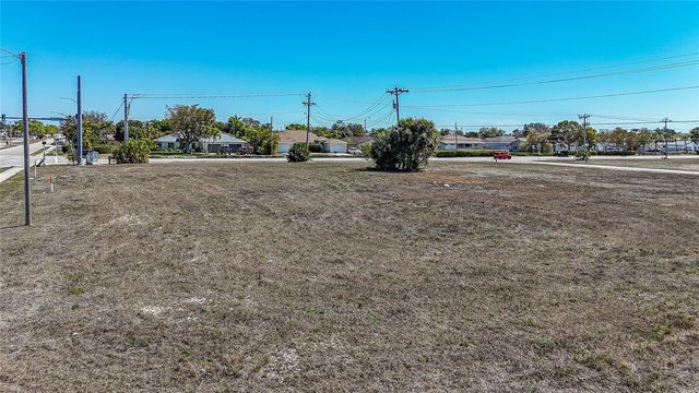 804 GLEASON PARKWAY, Cape Coral, FL 33914