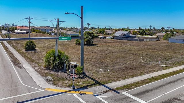 804 GLEASON PARKWAY, Cape Coral, FL 33914