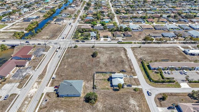 804 GLEASON PARKWAY, Cape Coral, FL 33914