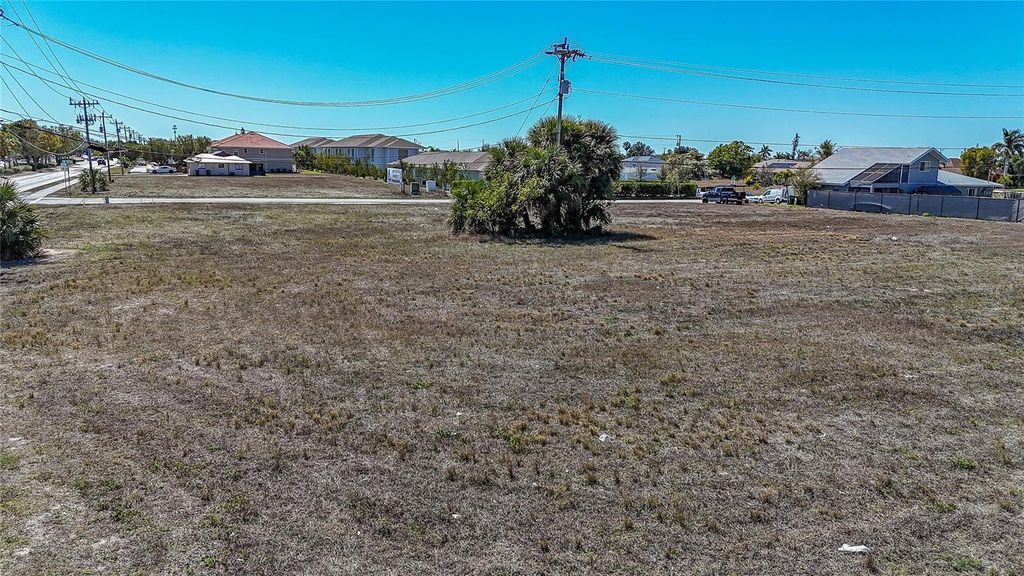 804 GLEASON PARKWAY, Cape Coral, FL 33914