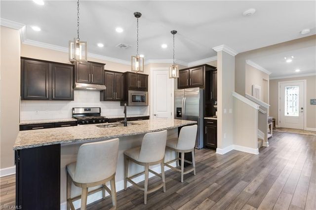 7700 Winding Cypress DR, Naples, FL 34114