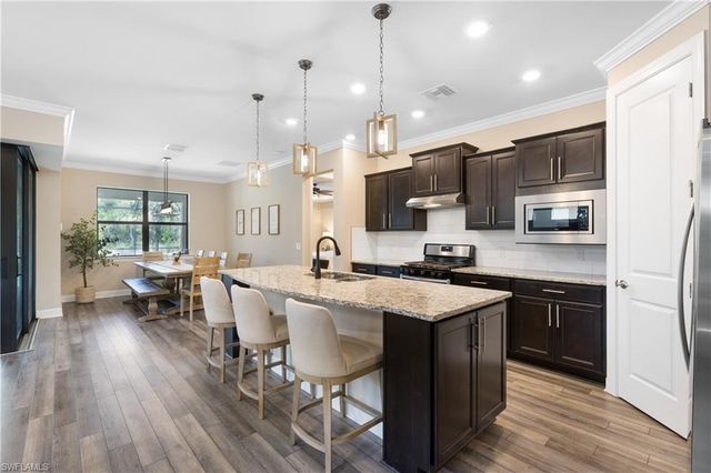 7700 Winding Cypress DR, Naples, FL 34114