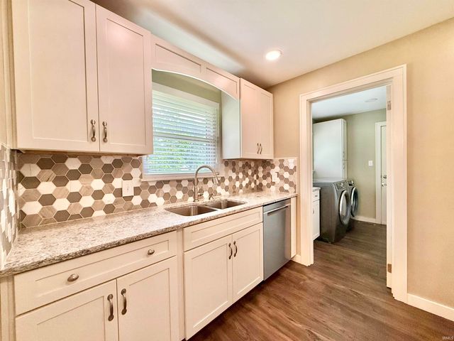 3100 Lake Drive, Evansville, IN 47711