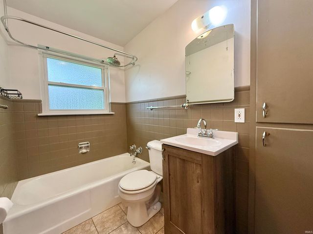 3100 Lake Drive, Evansville, IN 47711