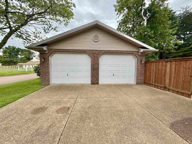 3100 Lake Drive, Evansville, IN 47711