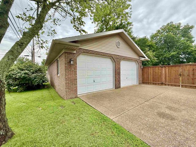 3100 Lake Drive, Evansville, IN 47711