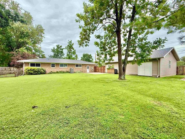 3100 Lake Drive, Evansville, IN 47711