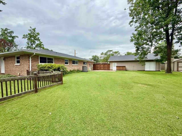 3100 Lake Drive, Evansville, IN 47711