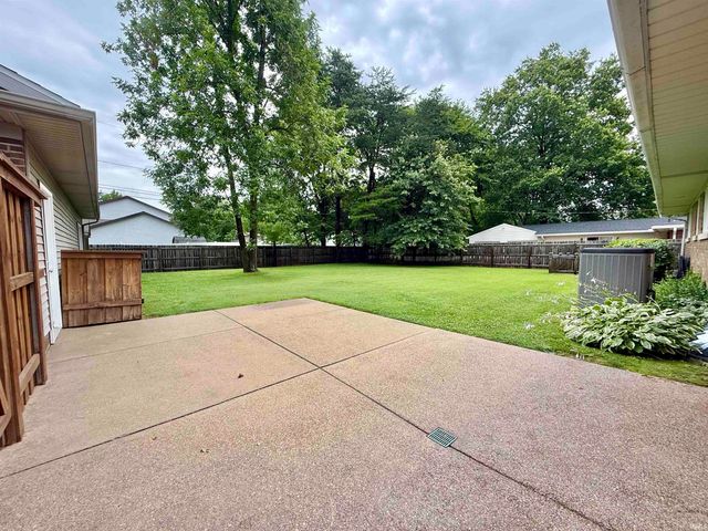 3100 Lake Drive, Evansville, IN 47711