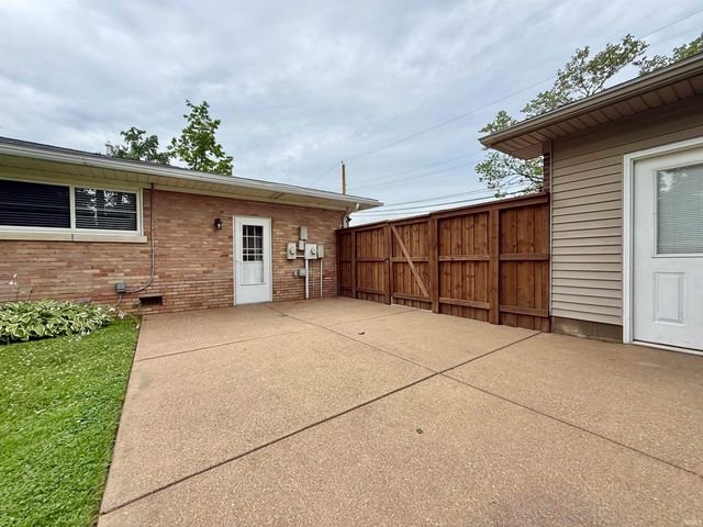 3100 Lake Drive, Evansville, IN 47711