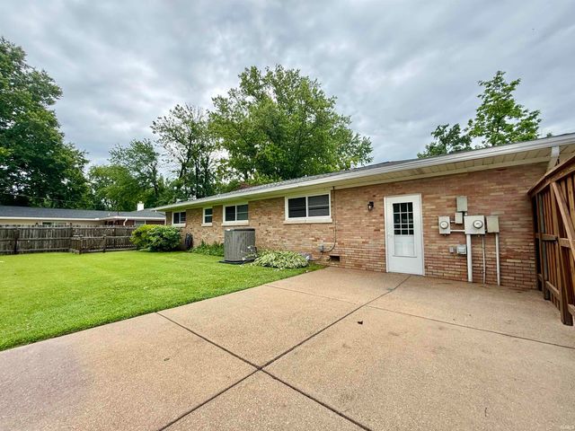 3100 Lake Drive, Evansville, IN 47711