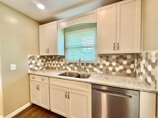 3100 Lake Drive, Evansville, IN 47711