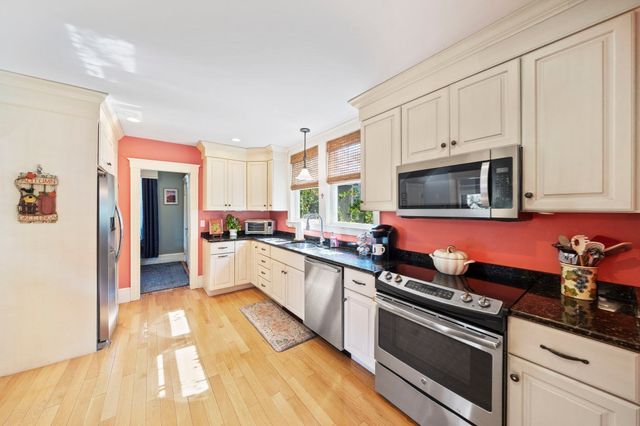 67 Summit Ave, Quincy, MA 02170