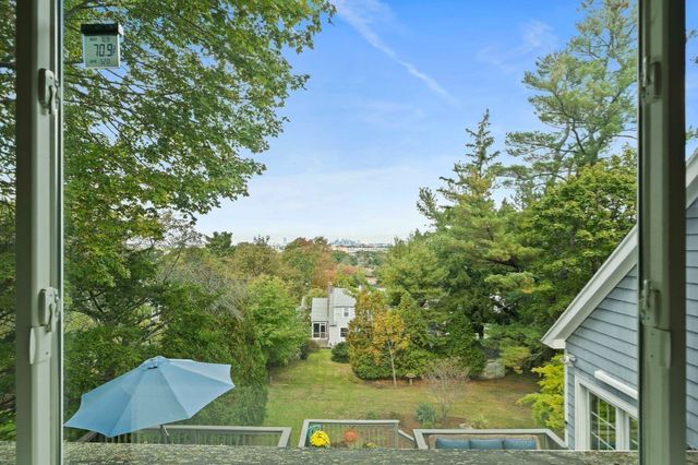 67 Summit Ave, Quincy, MA 02170
