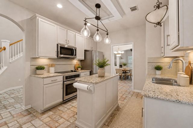 6 Muirfield Greens CV, Lakeway, TX 78738