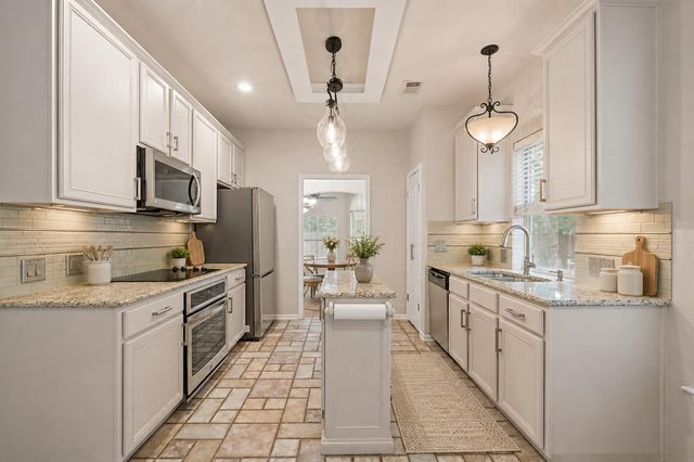 6 Muirfield Greens CV, Lakeway, TX 78738