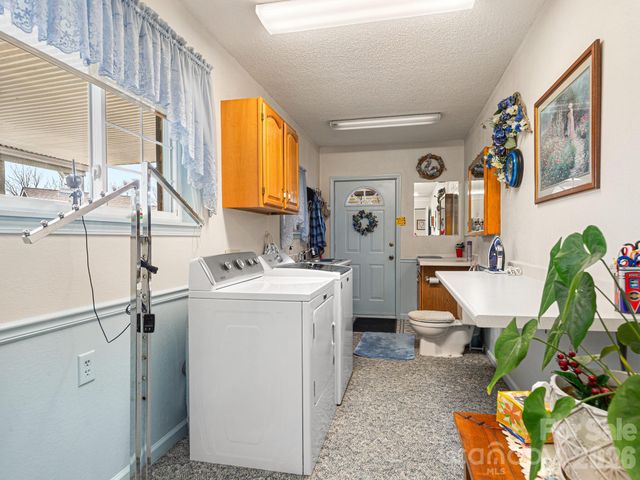 727 Jenkins Valley Road, Alexander, NC 28701