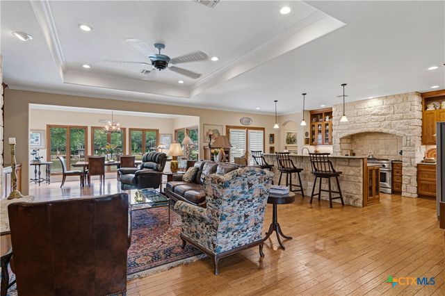 2065 Terminal Loop Road, Mcqueeney, TX 78123