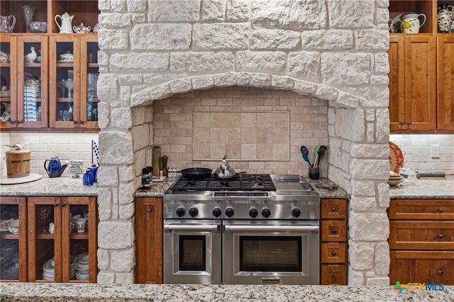 2065 Terminal Loop Road, Mcqueeney, TX 78123