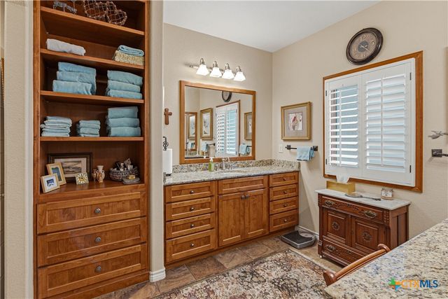 2065 Terminal Loop Road, Mcqueeney, TX 78123