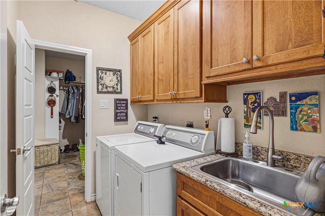 2065 Terminal Loop Road, Mcqueeney, TX 78123