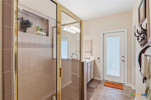 2065 Terminal Loop Road, Mcqueeney, TX 78123