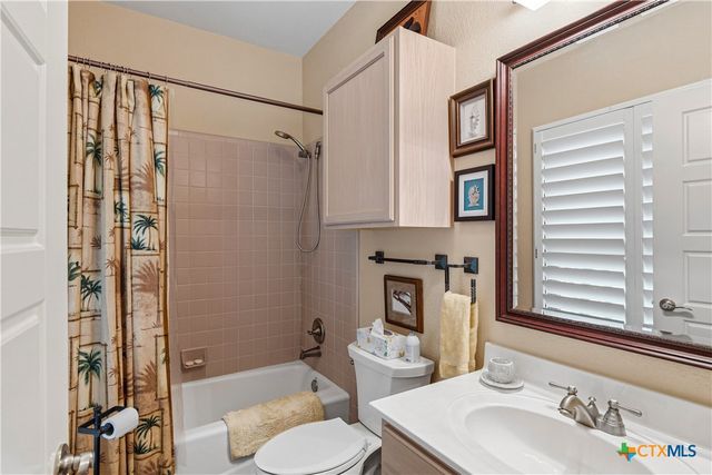2065 Terminal Loop Road, Mcqueeney, TX 78123