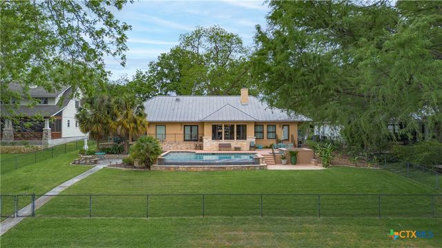 2065 Terminal Loop Road, Mcqueeney, TX 78123