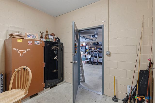 2065 Terminal Loop Road, Mcqueeney, TX 78123