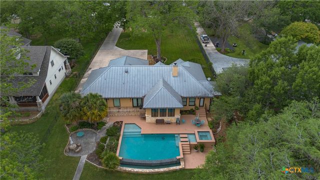 2065 Terminal Loop Road, Mcqueeney, TX 78123