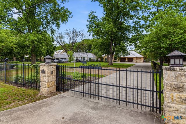 2065 Terminal Loop Road, Mcqueeney, TX 78123