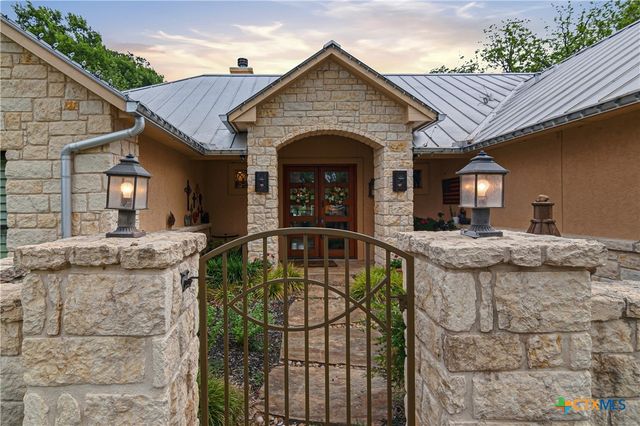 2065 Terminal Loop Road, Mcqueeney, TX 78123