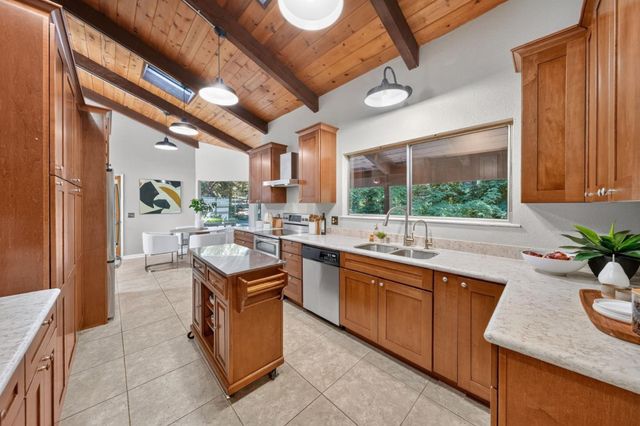 252 Nichols Drive, Santa Cruz, CA 95060