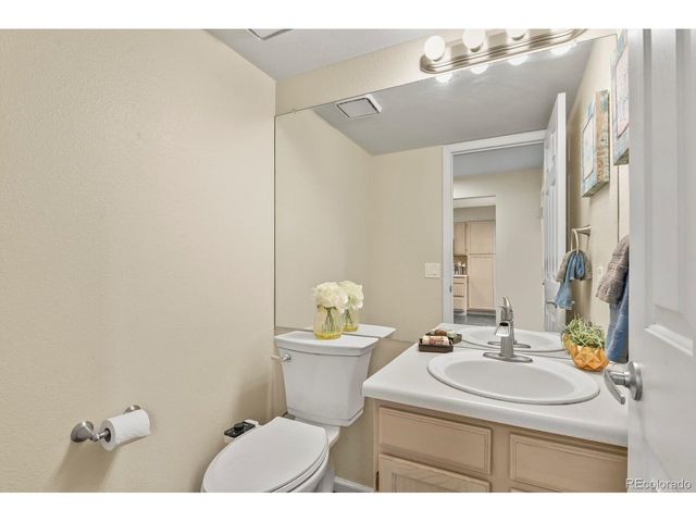 10400 W Fair Ave B, Littleton, CO 80127
