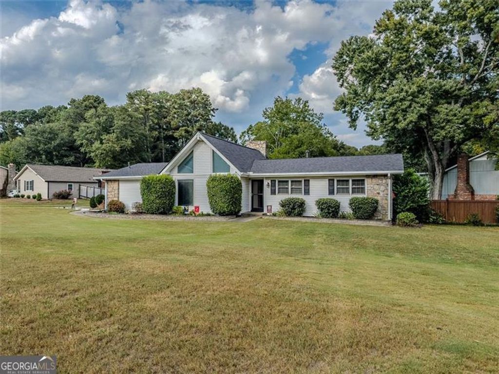 2256 WINDSOR Drive, Snellville, GA 30078