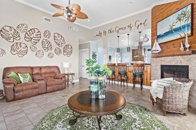 907 Thompson Drive, Gilchrist, TX 77617