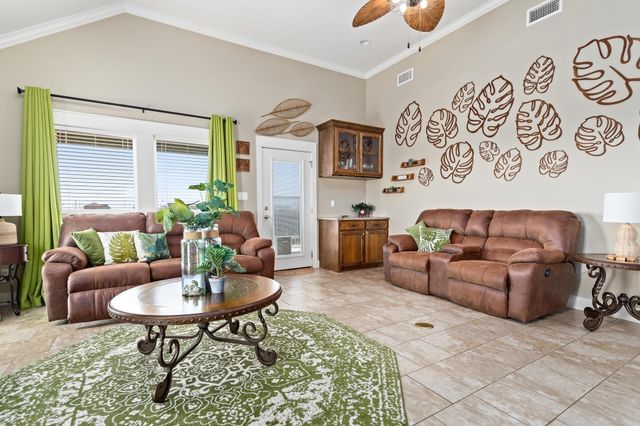 907 Thompson Drive, Gilchrist, TX 77617