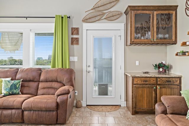 907 Thompson Drive, Gilchrist, TX 77617