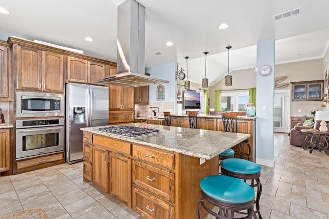 907 Thompson Drive, Gilchrist, TX 77617