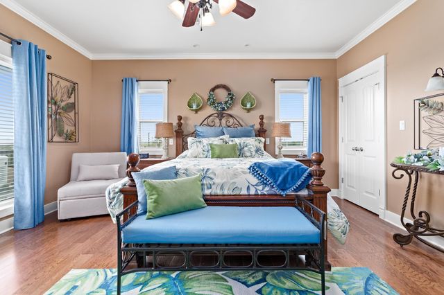 907 Thompson Drive, Gilchrist, TX 77617