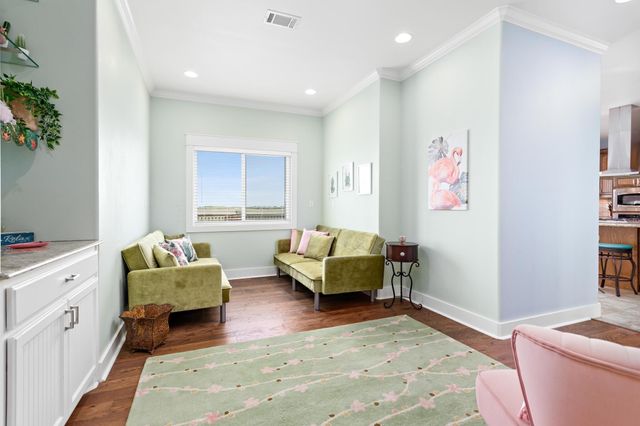 907 Thompson Drive, Gilchrist, TX 77617