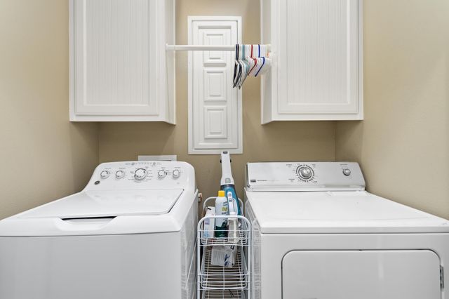 907 Thompson Drive, Gilchrist, TX 77617