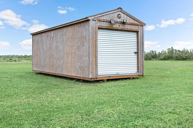 907 Thompson Drive, Gilchrist, TX 77617