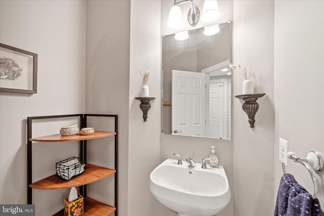 5386 ABERNATHY CT, Fairfax, VA 22032