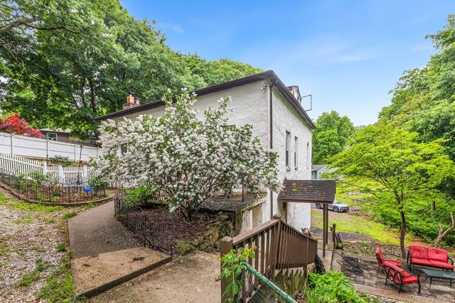 11 Forest Place, Lake Peekskill, NY 10537