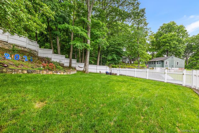 11 Forest Place, Lake Peekskill, NY 10537