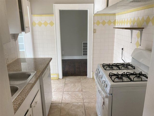 1005 Staples Avenue, Seabrook, TX 77586